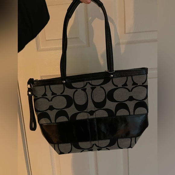 Black classic Coach purse - Picture 1 of 9